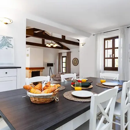 Stone Zahara Ližnjan