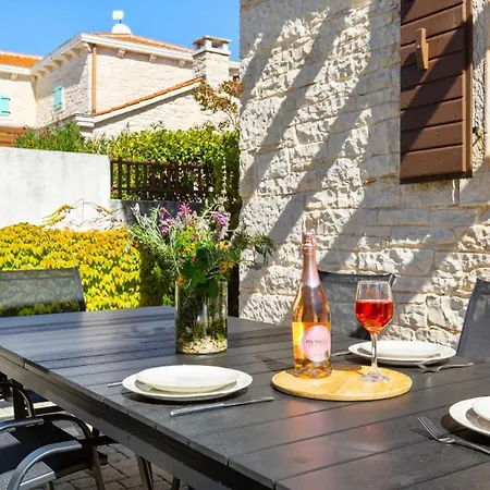 Вилла Stone Zahara Лижнян