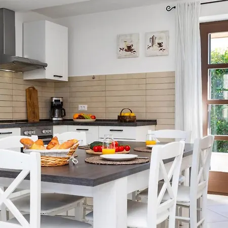 Stone Zahara Ližnjan