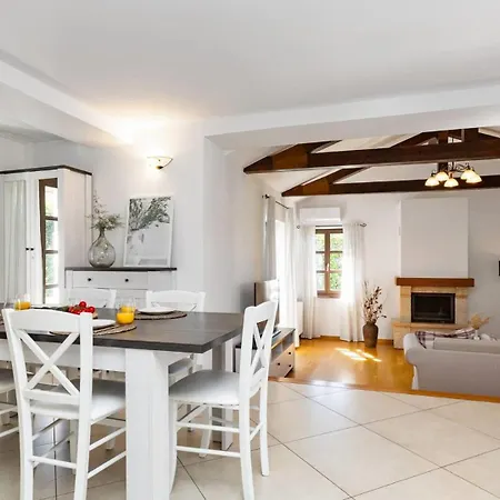 Stone Zahara Ližnjan